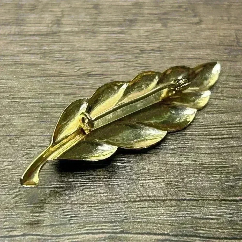 Vintage Gold Tone Feather and Faux Pearl Brooch Pin